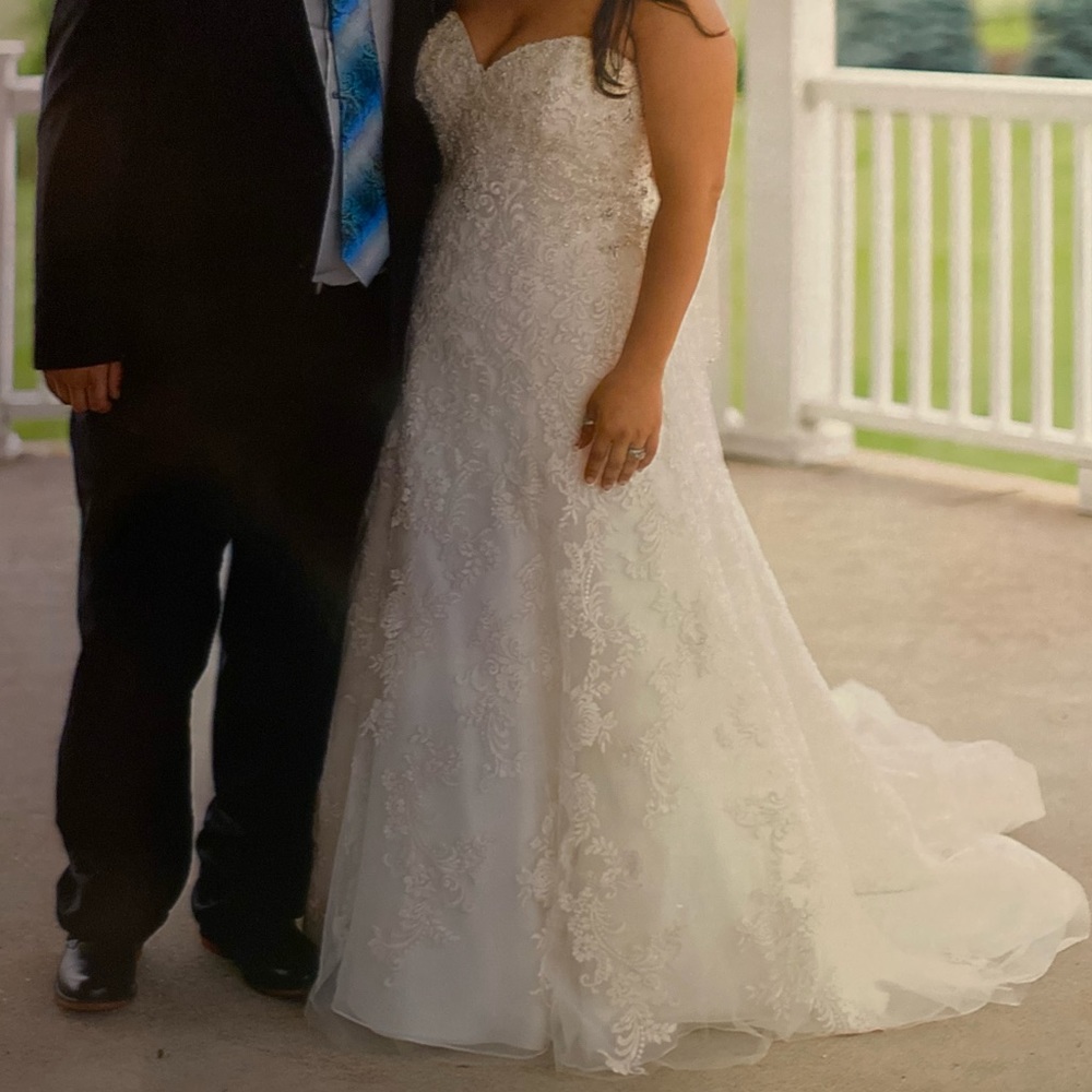Allure Bridal Wedding Gown Sweetheart A Line - Size 16